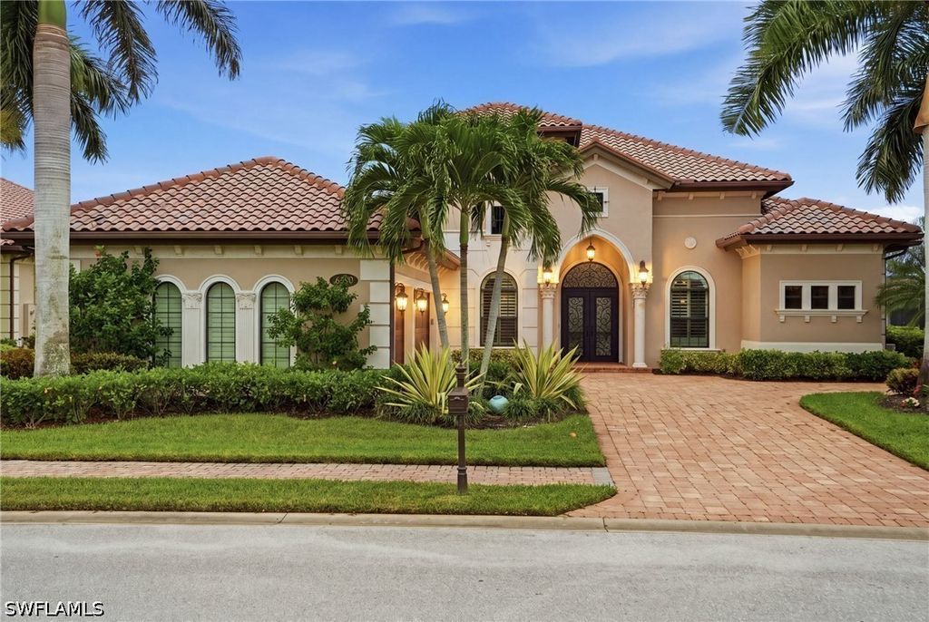 6590 Costa Cir, Naples