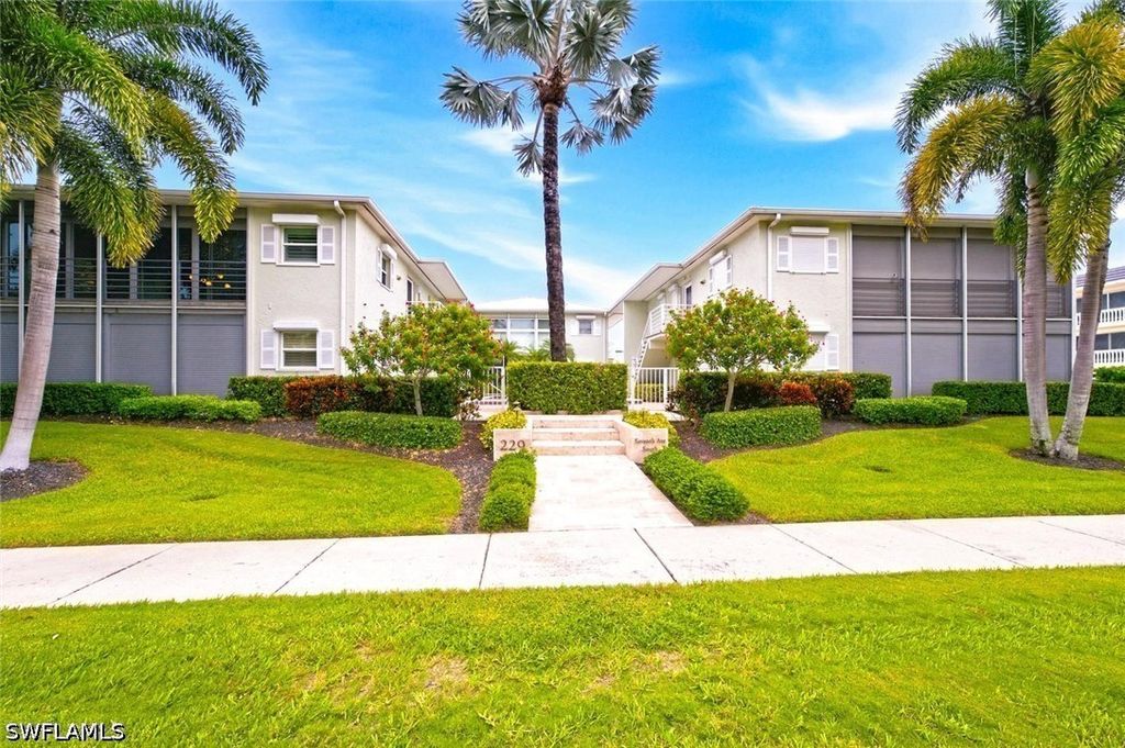 229 7th Ave S 201, Naples
