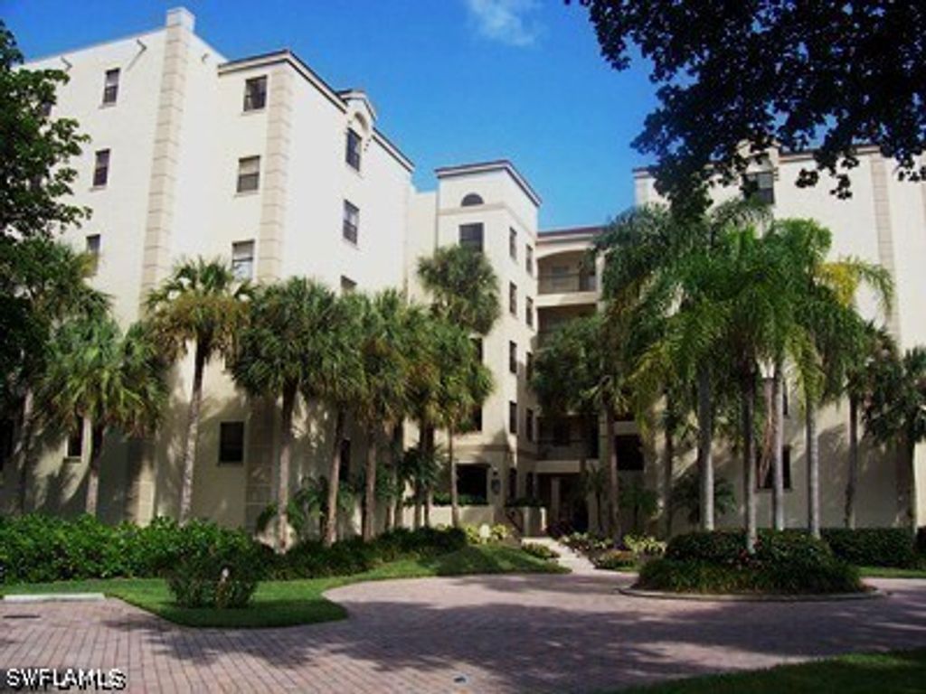 7040 Pelican Bay Blvd 404, Naples