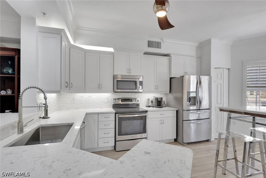 401 Bayfront Pl 3203, Naples