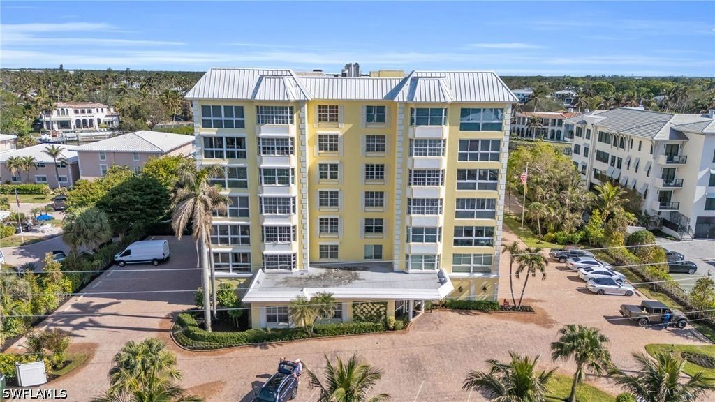 1900 Gulf Shore Blvd N 304, Naples