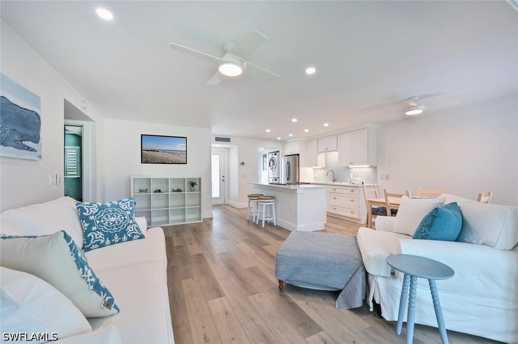 250 7th Ave S 202, Naples