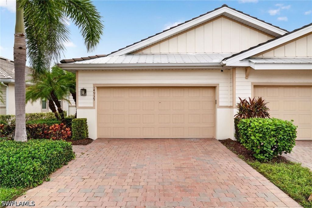 14939 Edgewater Cir, Naples
