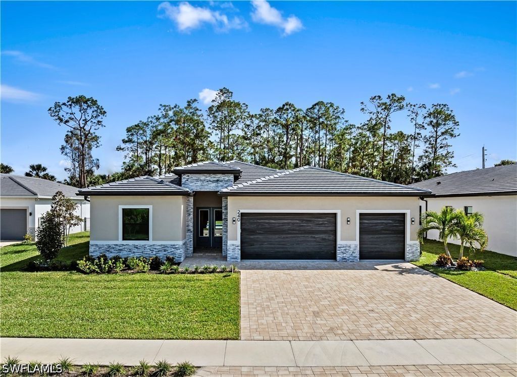 240 Allamanda Way, Naples