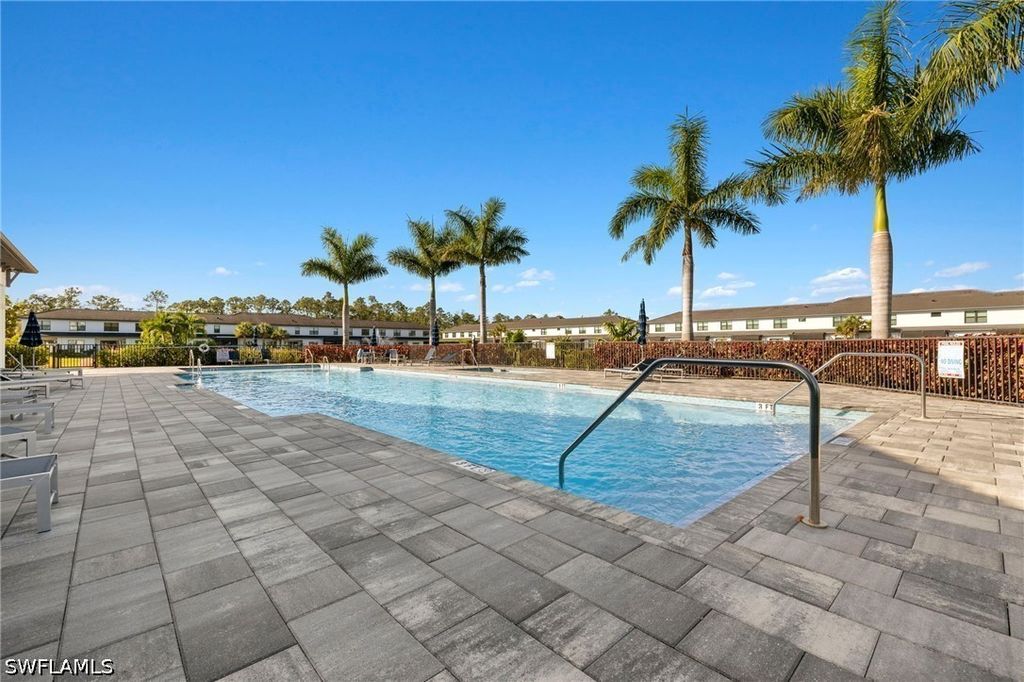 7384 Rockefeller Dr, Naples