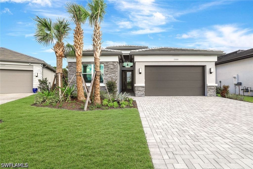12444 Violet Ln, Naples