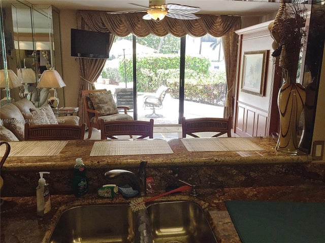3 of 8 - 3505 S Ocean Dr 105, Hollywood, FL