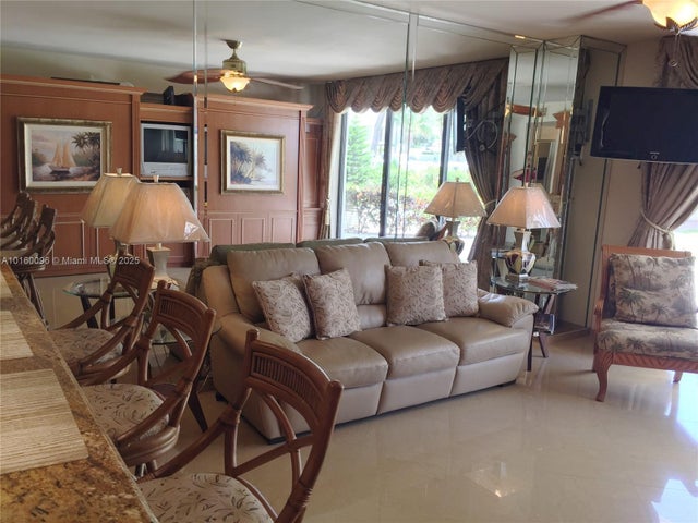5 of 8 - 3505 S Ocean Dr 105, Hollywood, FL