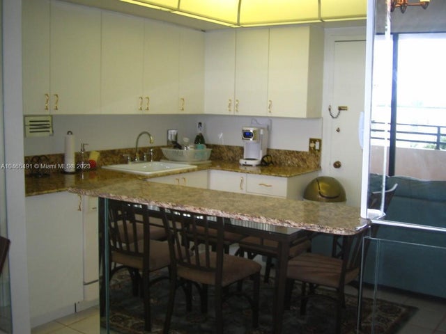 2 of 13 - 3505 S Ocean Dr 421, Hollywood, FL