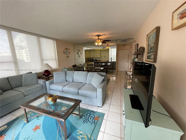 4 of 13 - 3505 S Ocean Dr 421, Hollywood, FL
