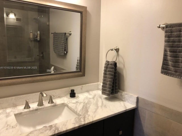 5 of 10 - 3505 S Ocean Dr 1115, Hollywood, FL