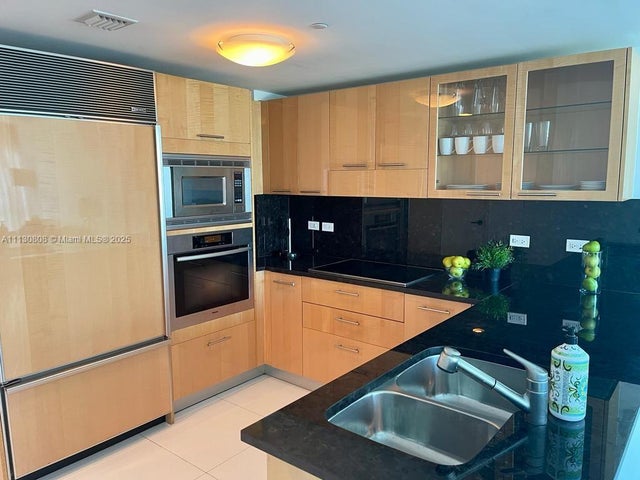 3 of 52 - 6801 Collins Ave C1115, Miami Beach, FL