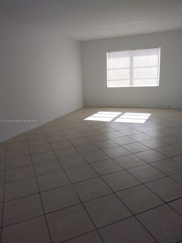 3 of 26 - 18900 Ne 3rd Ct 516, Miami, FL