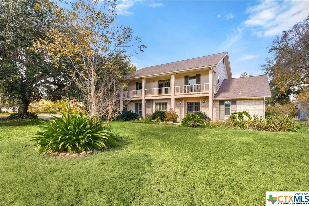 Lake Seguin Homes For Sale The Lakefront Group