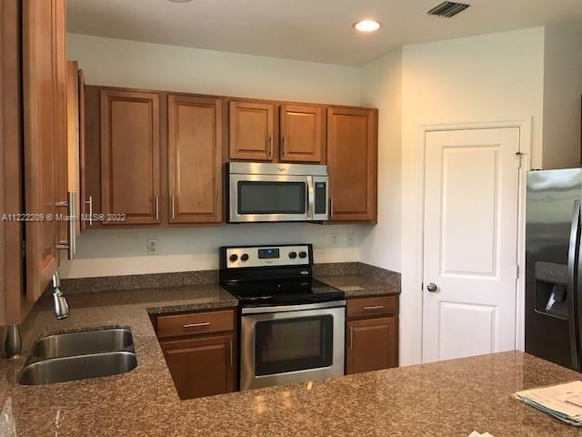 2 of 13 - 317 Ne 194th Ln 317, Miami, FL