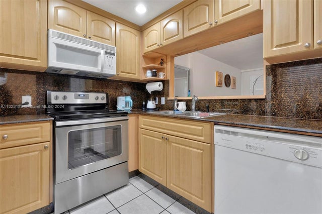 5 of 37 - 3401 N Country Club Dr 406, Aventura, FL