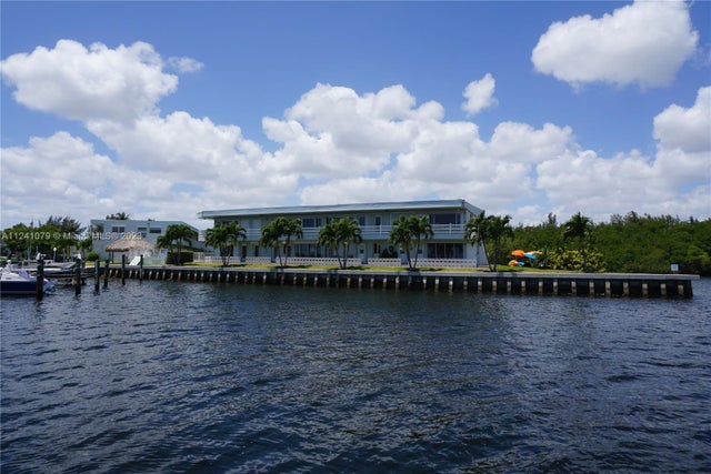 3 of 27 - 2700 Ne 135th St 45, North Miami, FL