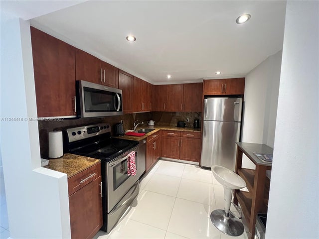2 of 27 - 5161 Collins Ave 309, Miami Beach, FL