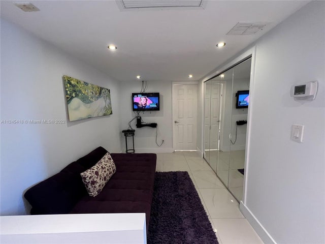 3 of 27 - 5161 Collins Ave 309, Miami Beach, FL
