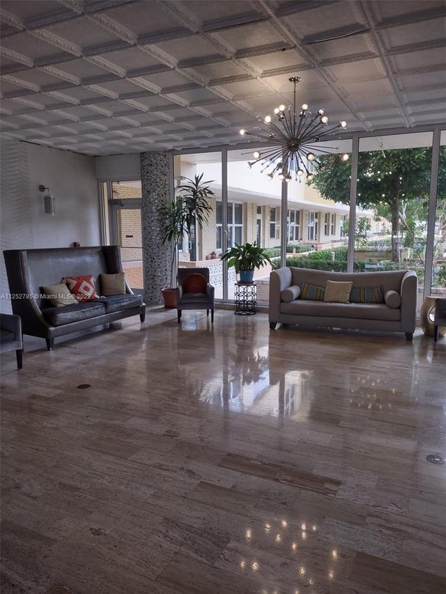 1 of 15 - 4747 Collins Ave 107, Miami Beach, FL