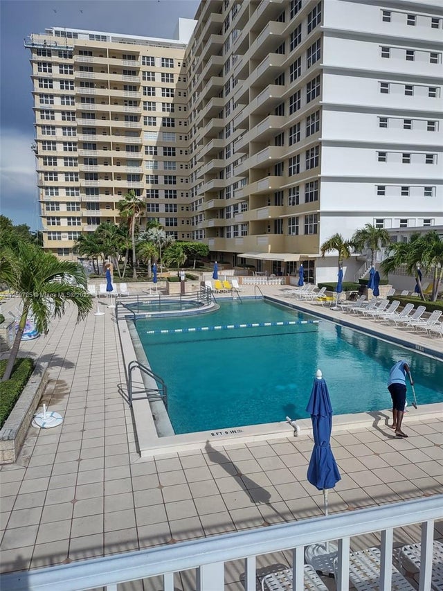 2 of 15 - 4747 Collins Ave 107, Miami Beach, FL