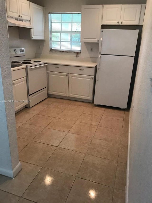 2 of 6 - 700 Nw 19th Ter, Fort Lauderdale, FL