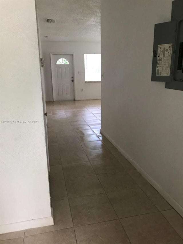 3 of 6 - 700 Nw 19th Ter, Fort Lauderdale, FL
