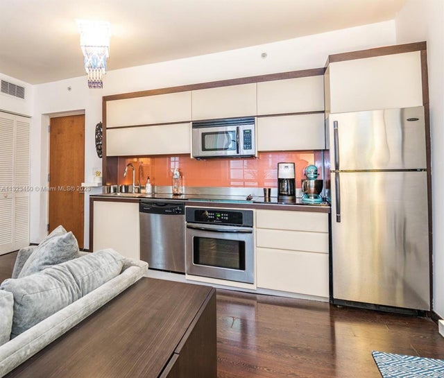 3 of 6 - 435 21st St 223, Miami Beach, FL