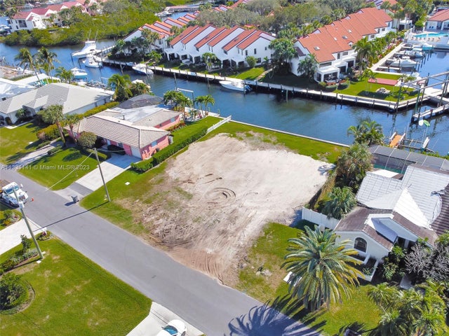 1 of 49 - 2400 Edward Rd, Palm Beach Gardens, FL