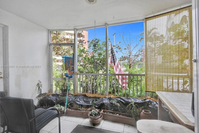 3 of 40 - 1710 Ne 191st St 117-3, Miami, FL