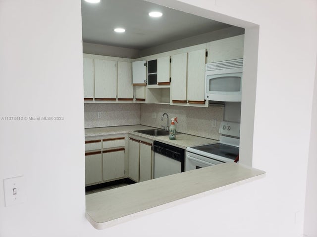 5 of 8 - 13499 Biscayne Blvd 712, North Miami, FL