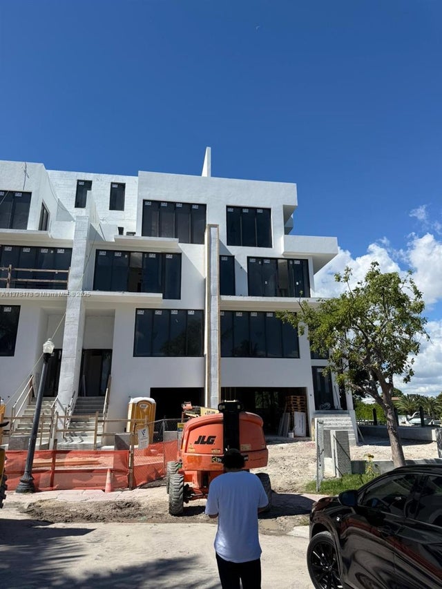 2 of 16 - 7300 Trouville Esplanade 3, Miami Beach, FL