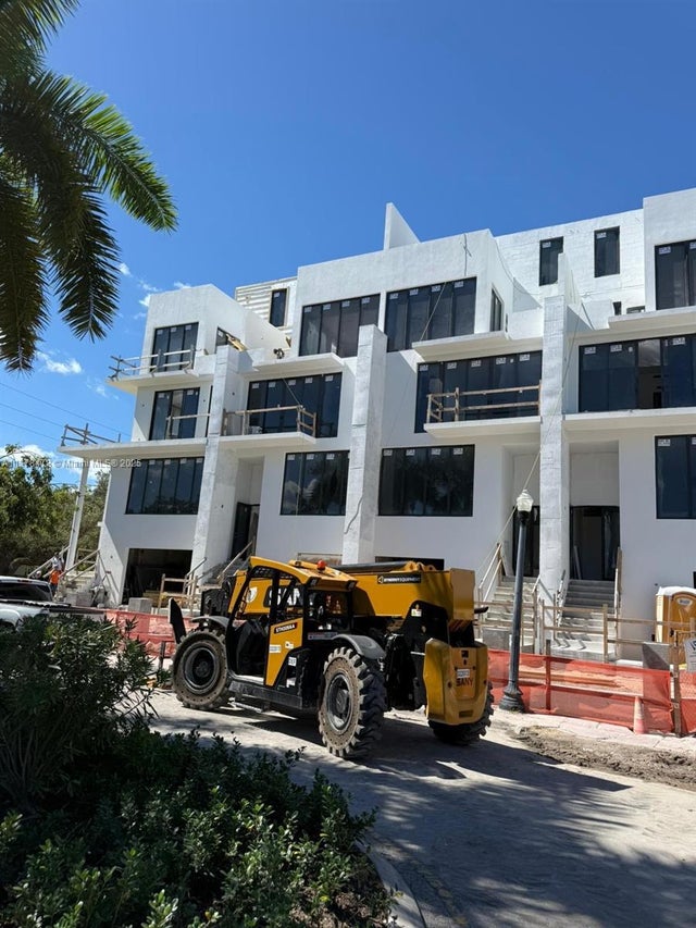 3 of 16 - 7300 Trouville Esplanade 3, Miami Beach, FL