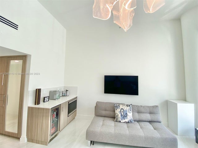 5 of 16 - 16400 Collins Ave C24, Sunny Isles Beach, FL