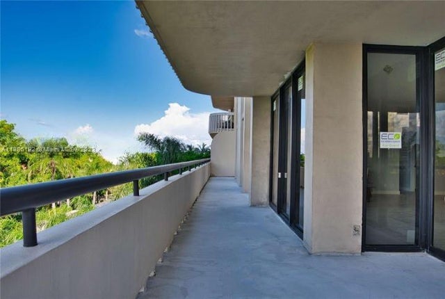 3 of 67 - 19355 Turnberry Way 3d, Aventura, FL