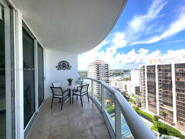 4 of 12 - 6365 Collins Ave 1711, Miami Beach, FL