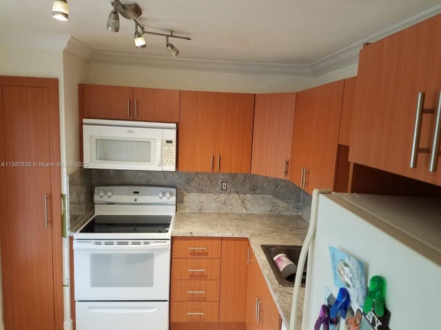 5 of 20 - 1501 Ne 191st St C107, Miami, FL