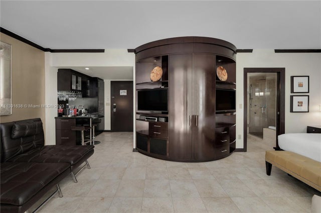 2 of 15 - 1437 Collins Ave 311, Miami Beach, FL