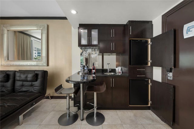 5 of 15 - 1437 Collins Ave 311, Miami Beach, FL