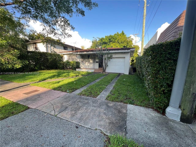 2 of 19 - 812 Columbus Blvd, Coral Gables, FL