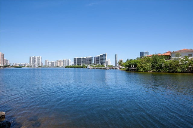 2 of 26 - 6000 Island Blvd 104, Aventura, FL