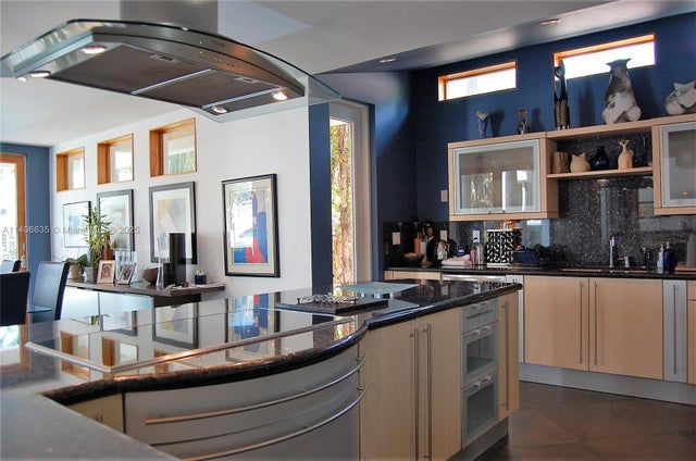 3 of 21 - 450 Victoria Ter, Fort Lauderdale, FL