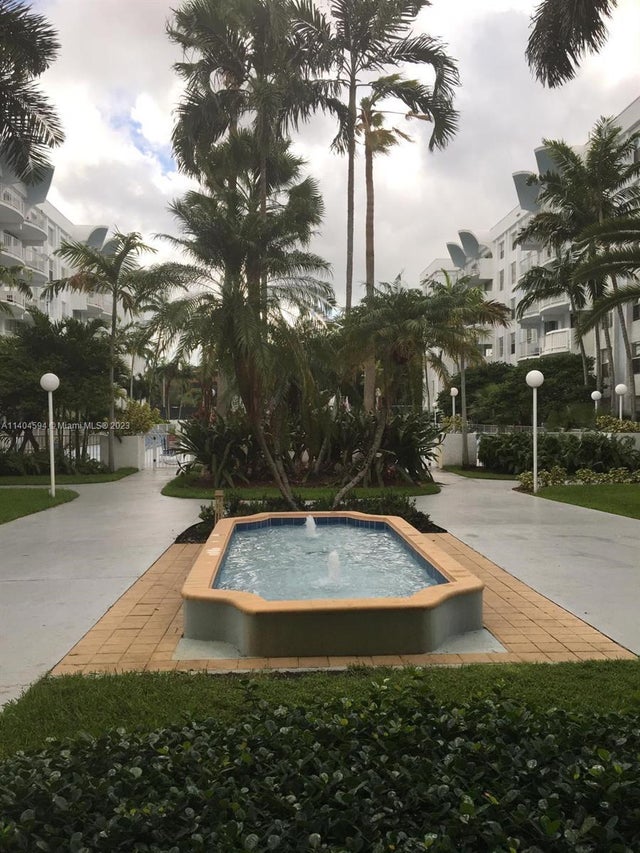 4 of 27 - 496 Nw 165th St Rd D312, Miami, FL