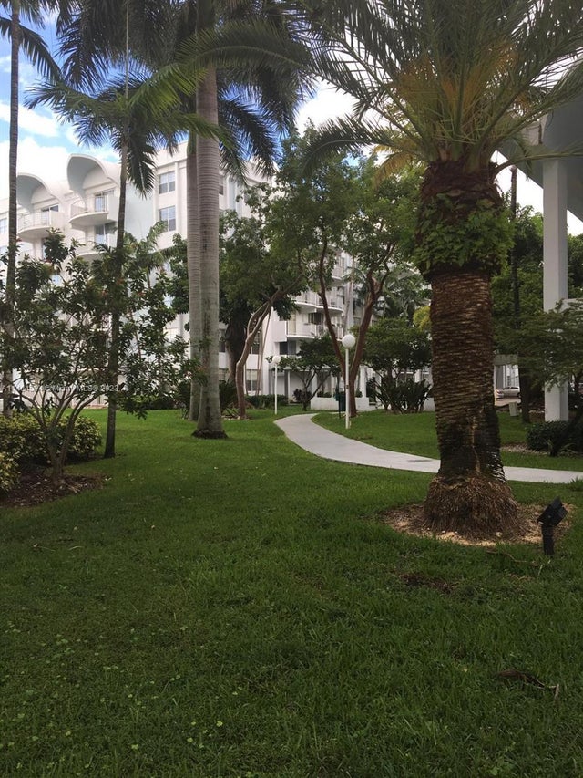 5 of 27 - 496 Nw 165th St Rd D312, Miami, FL
