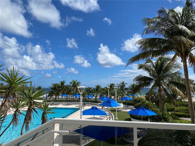 2 of 23 - 100 Lincoln Rd 939, Miami Beach, FL
