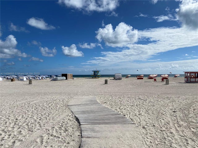 5 of 23 - 100 Lincoln Rd 939, Miami Beach, FL