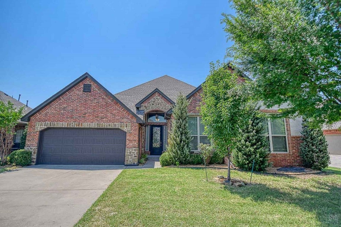 Homes in Subdivisions with a Community Pool Norman OK Real Estate