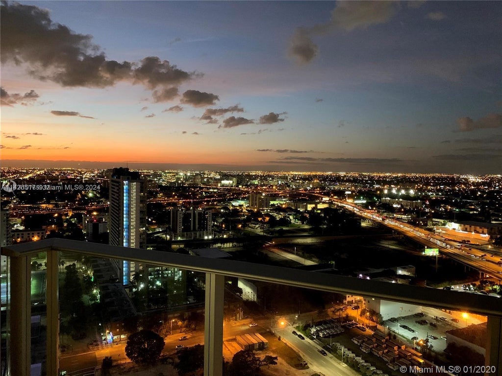 851 Ne 1st Ave 2702, Miami