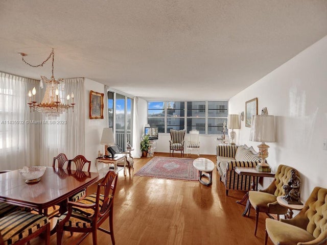 1 of 55 - 18051 Biscayne Blvd 304, Aventura, FL