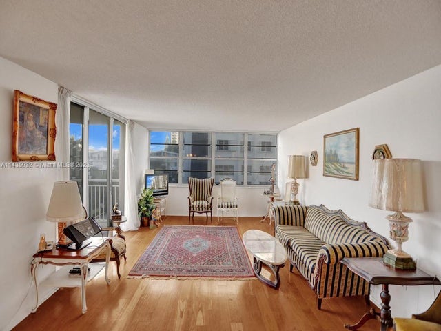 3 of 55 - 18051 Biscayne Blvd 304, Aventura, FL